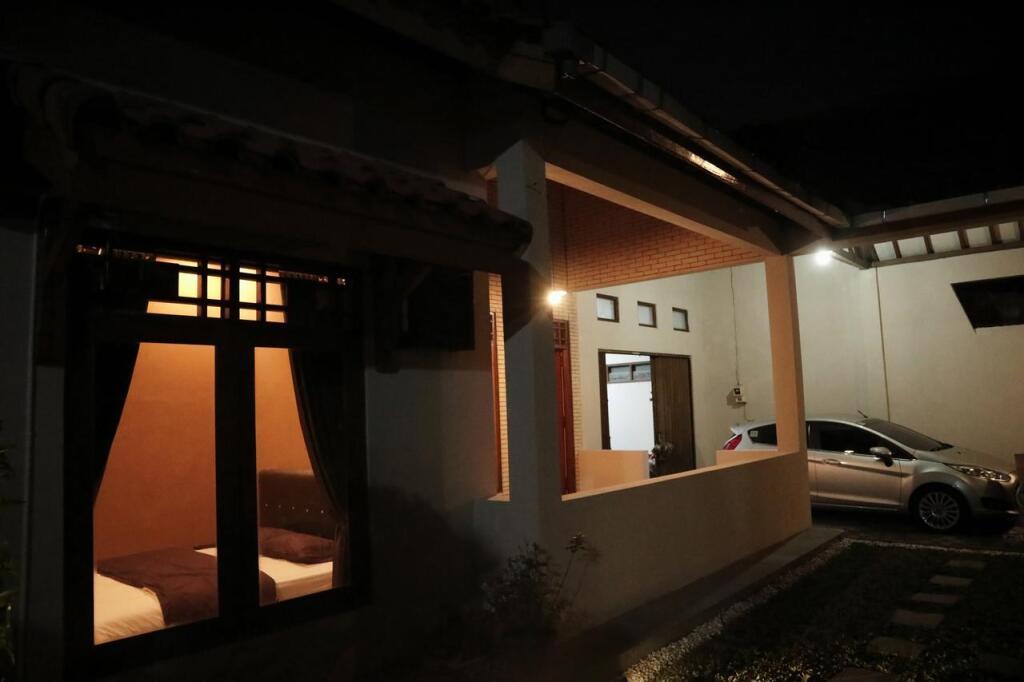 Батуретно: Oyo 851 Rumah Mumu Kost Homestay