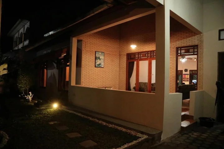 Батуретно: Oyo 851 Rumah Mumu Kost Homestay