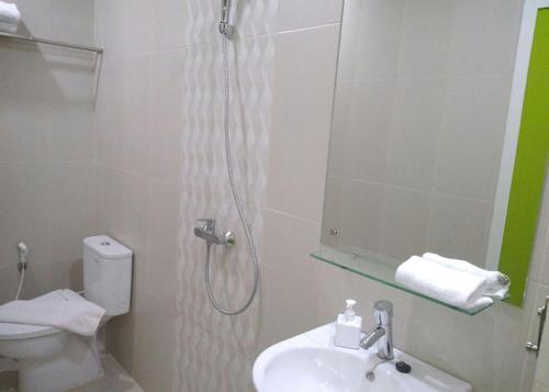 Петумбак: Hotel AERO