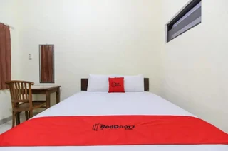 Депок: Reddoorz near Rumah Sakit Condong Catur