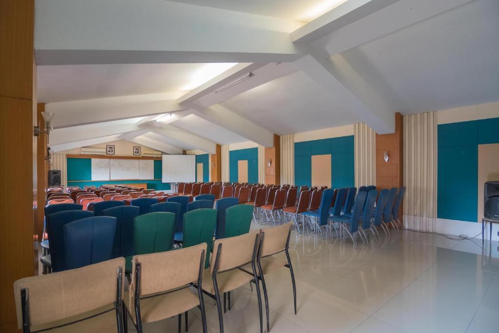 Бандунг: RedDoorz Plus near Kampung Gajah 3