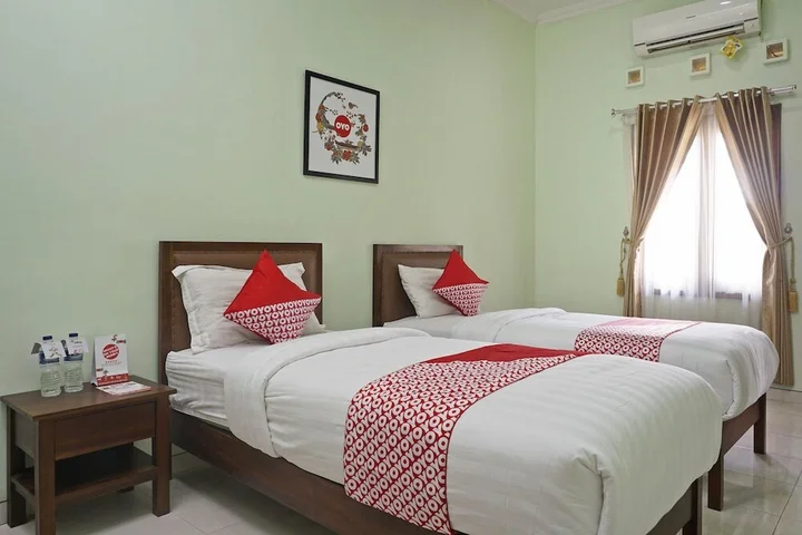 Батуретно: OYO 833 Hotel Army Look Syariah