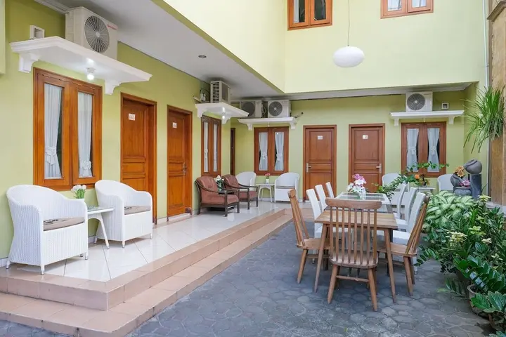 Батуретно: OYO 833 Hotel Army Look Syariah