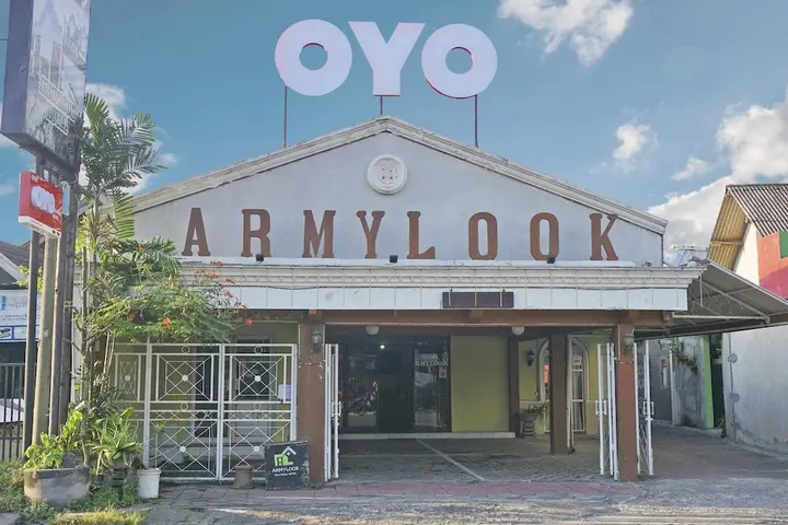 Батуретно: OYO 833 Hotel Army Look Syariah