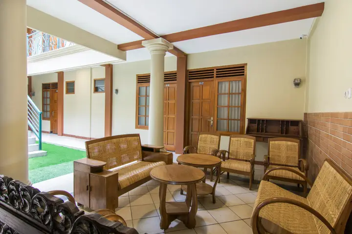 SUPER OYO 890 Dewi Fortuna Guest House — фото 2