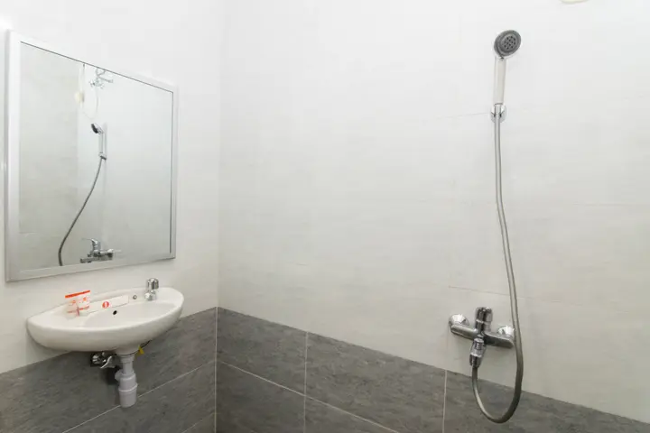 Депок: SUPER OYO 890 Dewi Fortuna Guest House