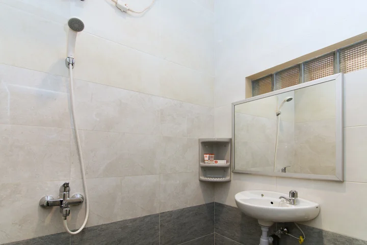 Депок: SUPER OYO 890 Dewi Fortuna Guest House