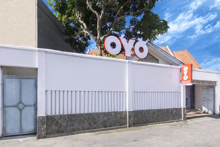 Депок: SUPER OYO 890 Dewi Fortuna Guest House