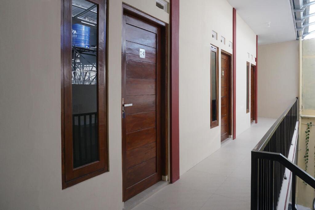 Депок: OYO 895 Mahameru Residence