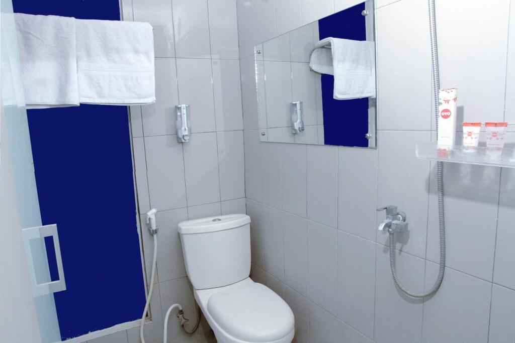 Палу: OYO 861 R Four Hotel