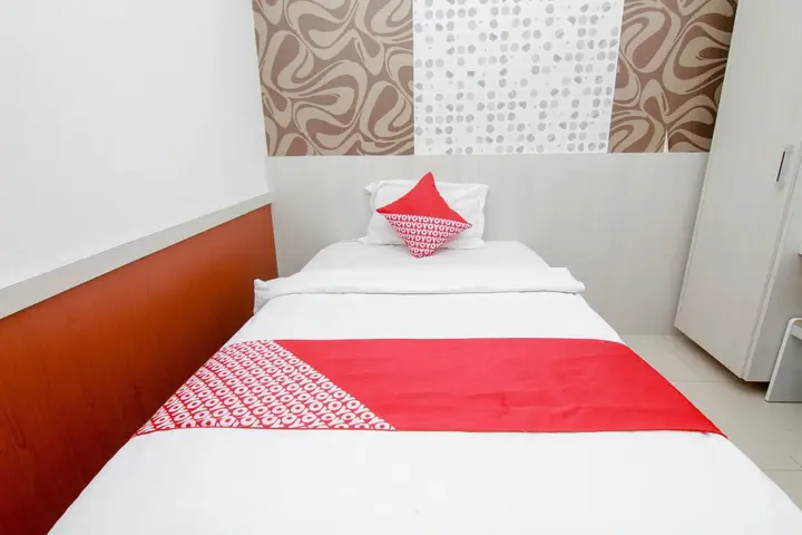 Палу: OYO 861 R Four Hotel