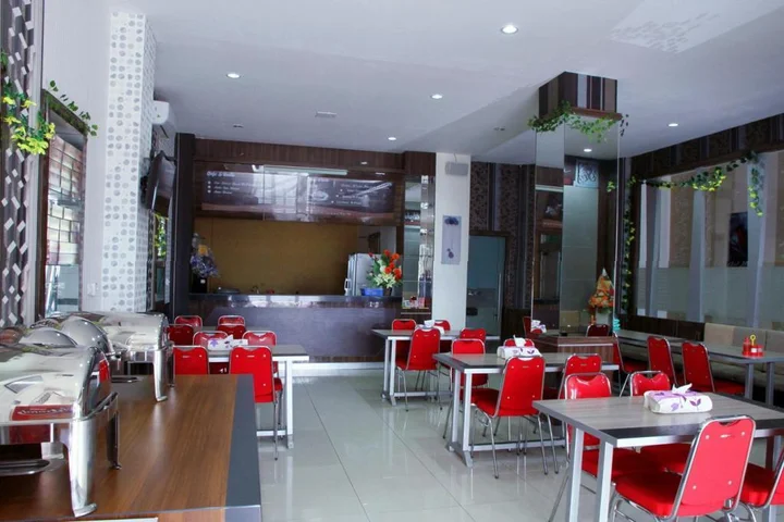 Палу: OYO 861 R Four Hotel