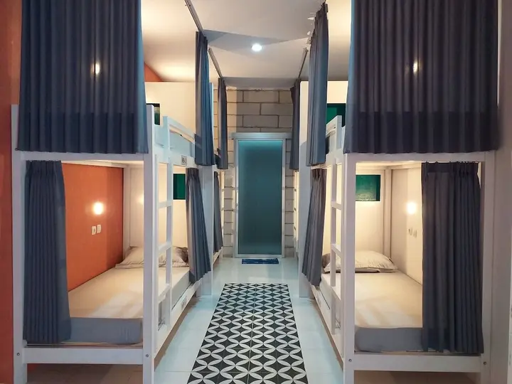 Батуретно: Home Addicts Hostel
