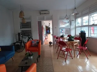 Батуретно: Home Addicts Hostel