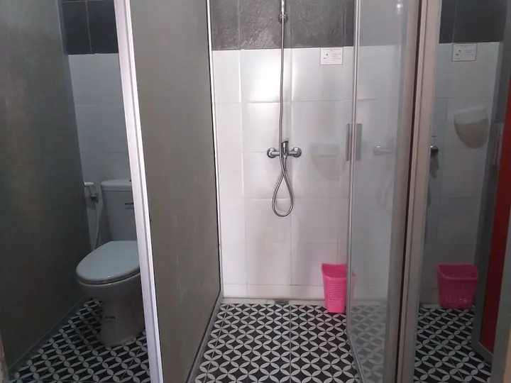 Батуретно: Home Addicts Hostel