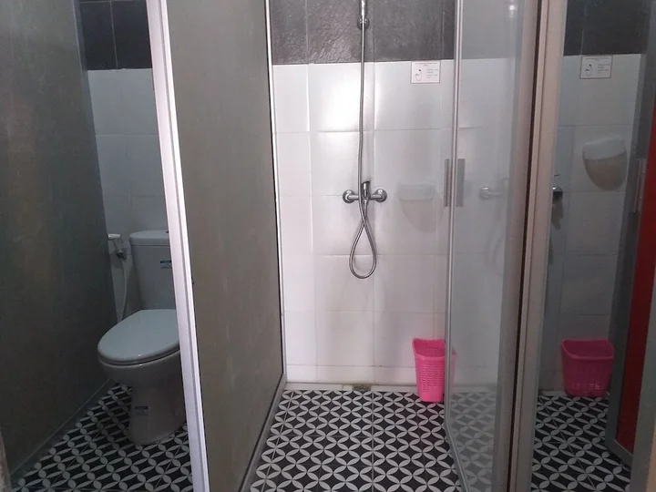 Батуретно: Home Addicts Hostel