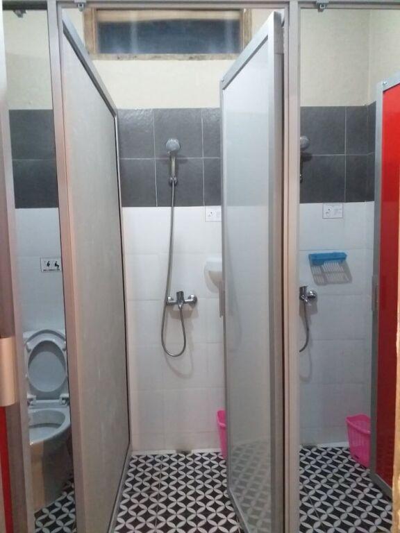 Батуретно: Home Addicts Hostel