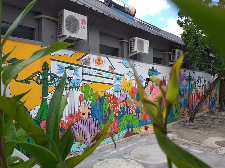 Батуретно: Home Addicts Hostel