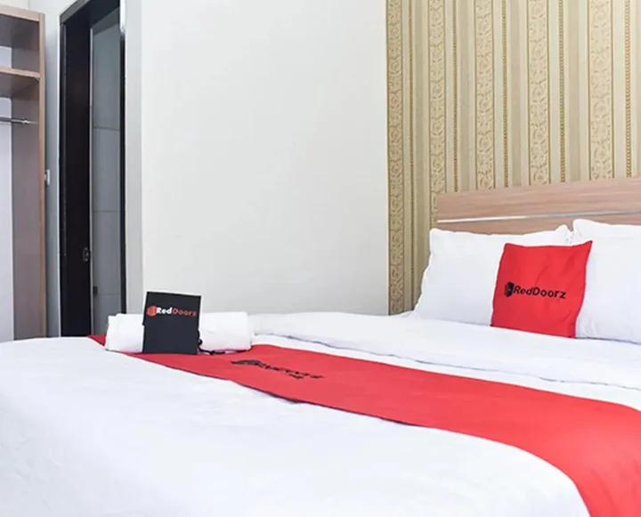 Маланг: RedDoorz Plus near Malang Town Square