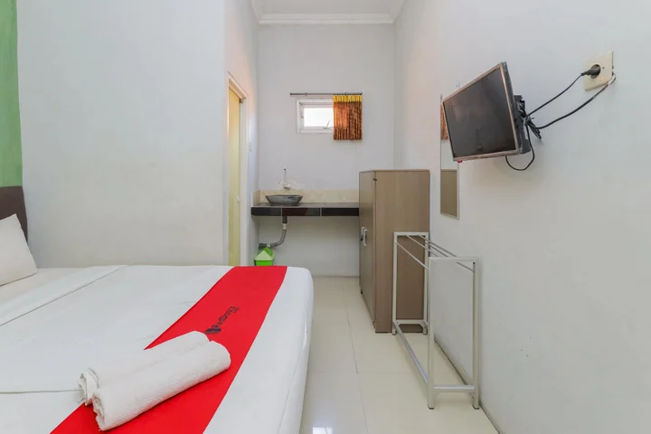 Сурабая: RedDoorz near Juanda International Airport 2
