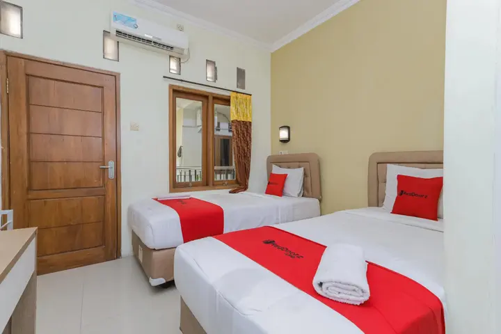 Сурабая: RedDoorz near Juanda International Airport 2