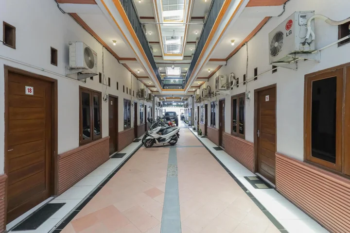 Сурабая: RedDoorz near Juanda International Airport 2