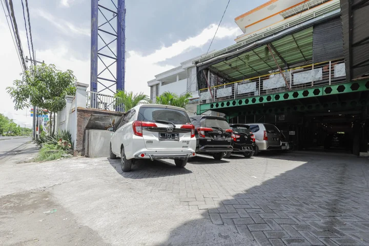 Сурабая: RedDoorz near Juanda International Airport 2