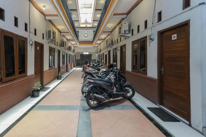 Сурабая: RedDoorz near Juanda International Airport 2