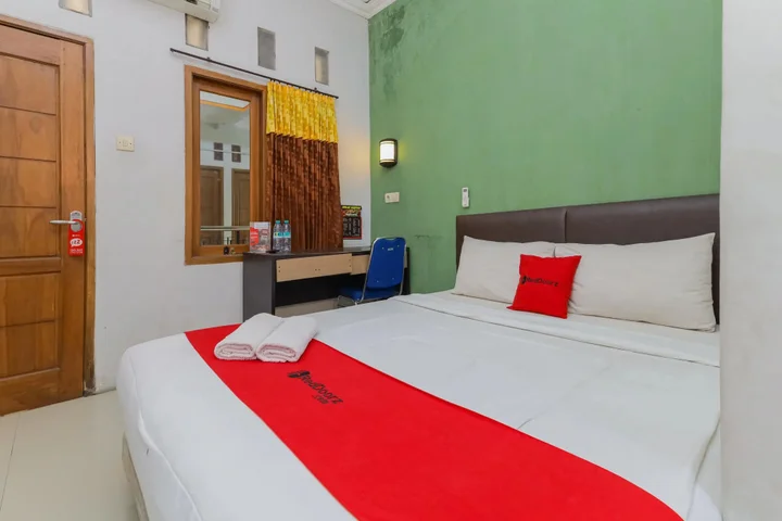 Сурабая: RedDoorz near Juanda International Airport 2