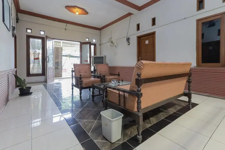 Сурабая: RedDoorz near Juanda International Airport 2