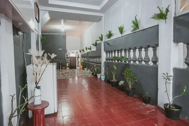 Батуретно: RedDoorz @ Jalan Monjali