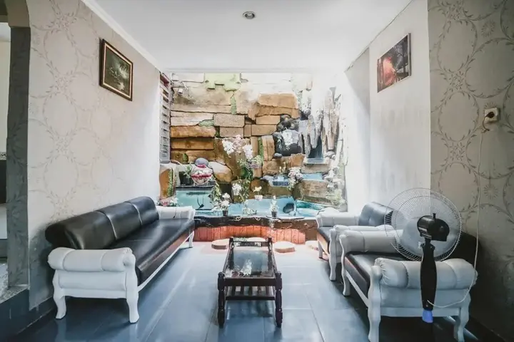 Батуретно: RedDoorz @ Jalan Monjali