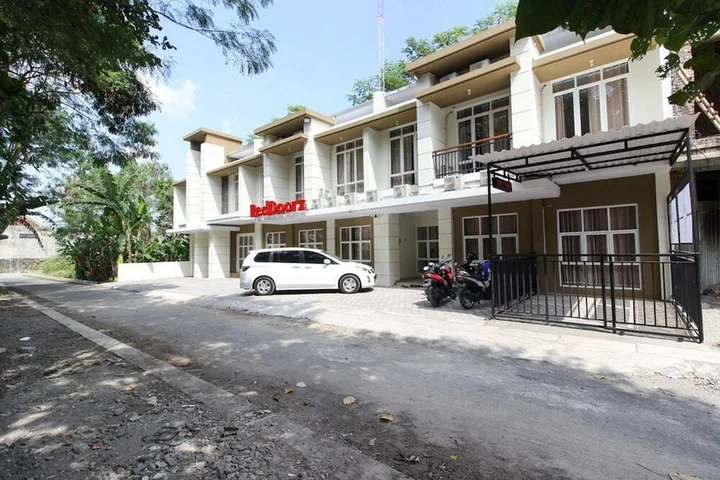 Батуретно: RedDoorz near Jogja City Mall 3
