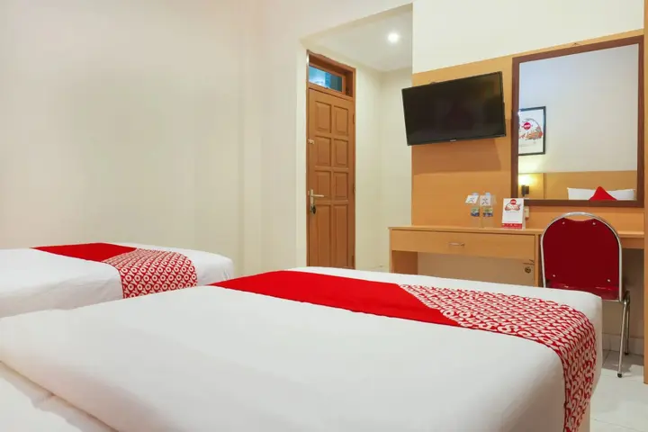 Депок: OYO 902 Hotel Pondok Anggun