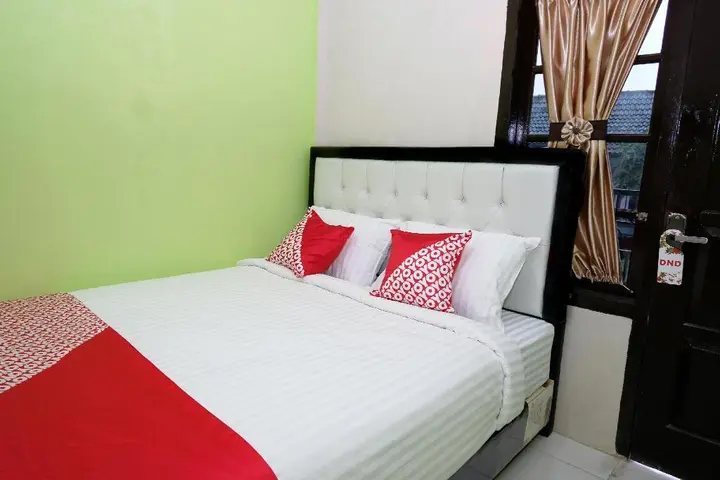 Джамби: OYO 950 Steze Kost Syariah