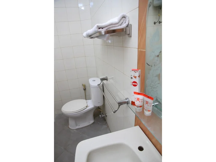 Палу: OYO 1098 Rego Hotel