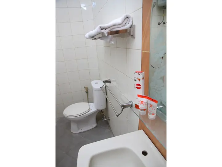 Палу: OYO 1098 Rego Hotel
