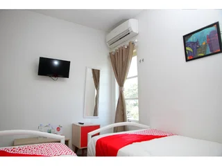 Палу: OYO 1098 Rego Hotel