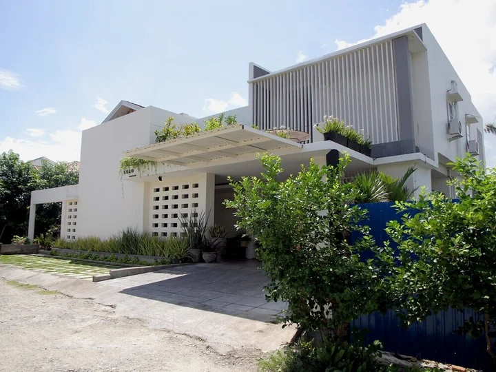 Палу: OYO 1098 Rego Hotel