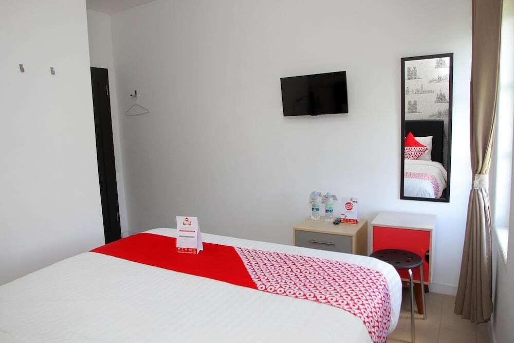 Палу: OYO 1098 Rego Hotel