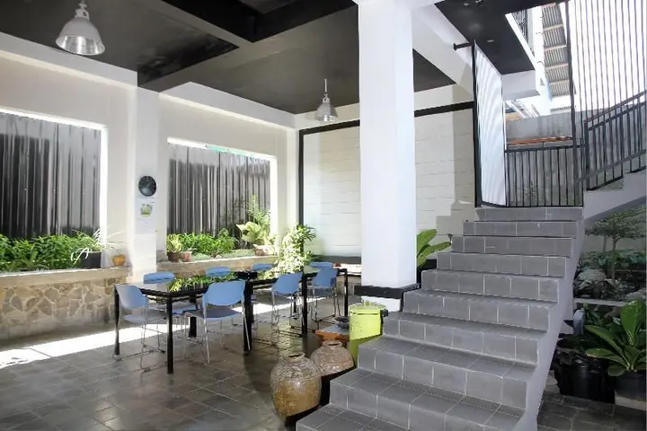 Палу: OYO 1098 Rego Hotel
