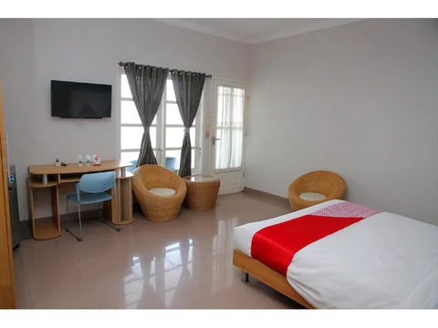 Палу: OYO 1098 Rego Hotel