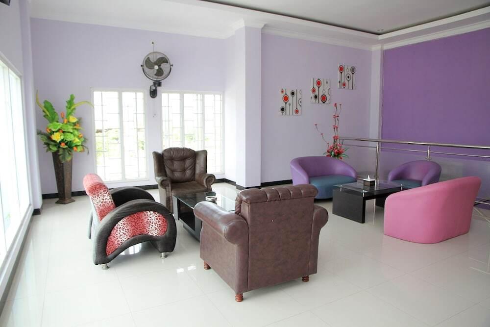 Палу: OYO 1138 Purple Hotel