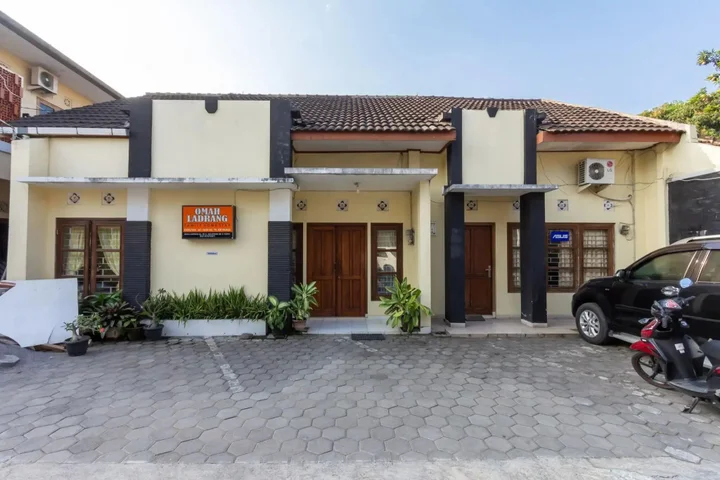 Батуретно: Super OYO 1150 Omah Ladrang