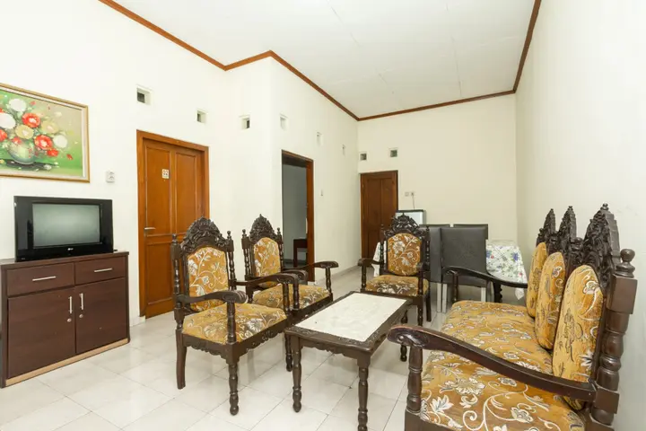 Батуретно: Super OYO 1150 Omah Ladrang