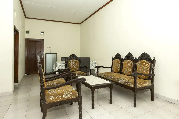 Батуретно: Super OYO 1150 Omah Ladrang