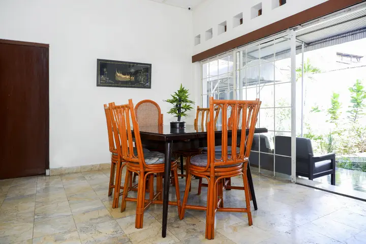 Депок: OYO 1196 Hotel Pura Puspa Rosa
