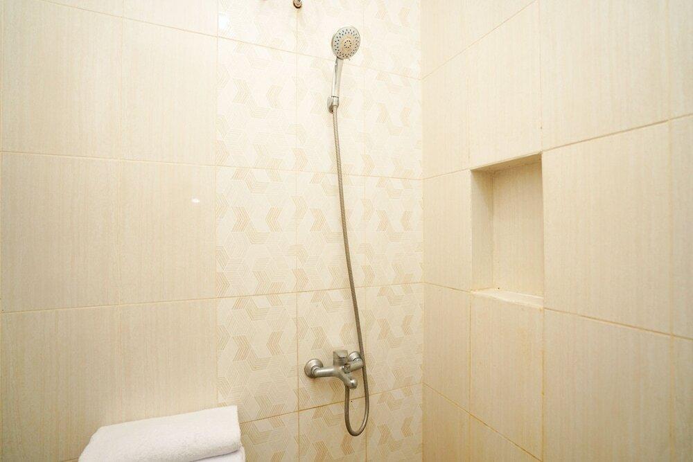 Сурабая: Oyo 1018 Penginapan Darma Ii