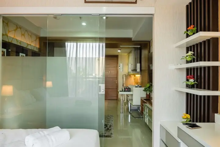Luxurious 1BR At Dago Suites Apartment — фото 4