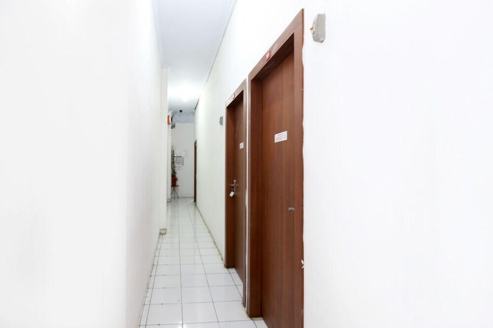 Макассар: Airy Panakkukang Pettarani 15 Makassar